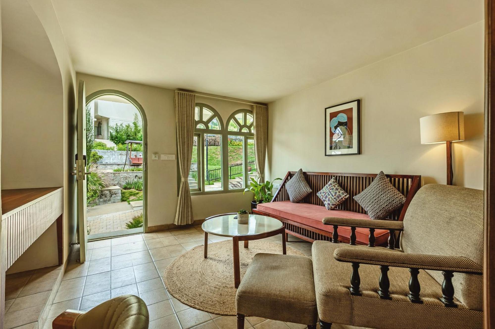 Resort Mango Hill Shola 4*