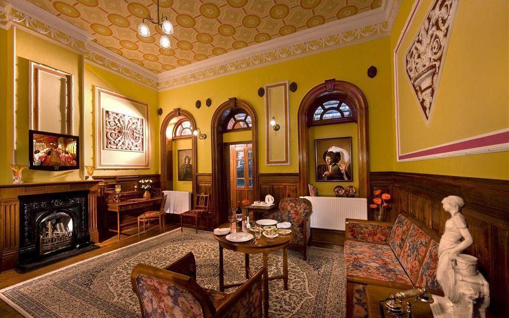 Hotel Welcomheritage Fernhills Royal Palace Ooty