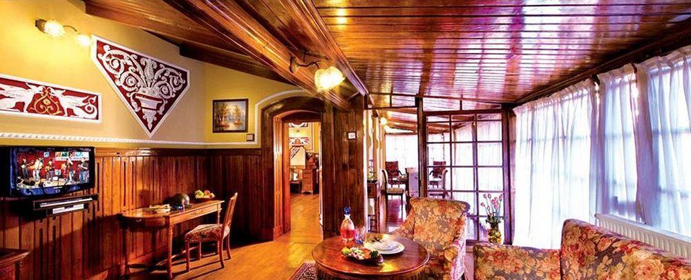Hotel Welcomheritage Fernhills Royal Palace Ooty