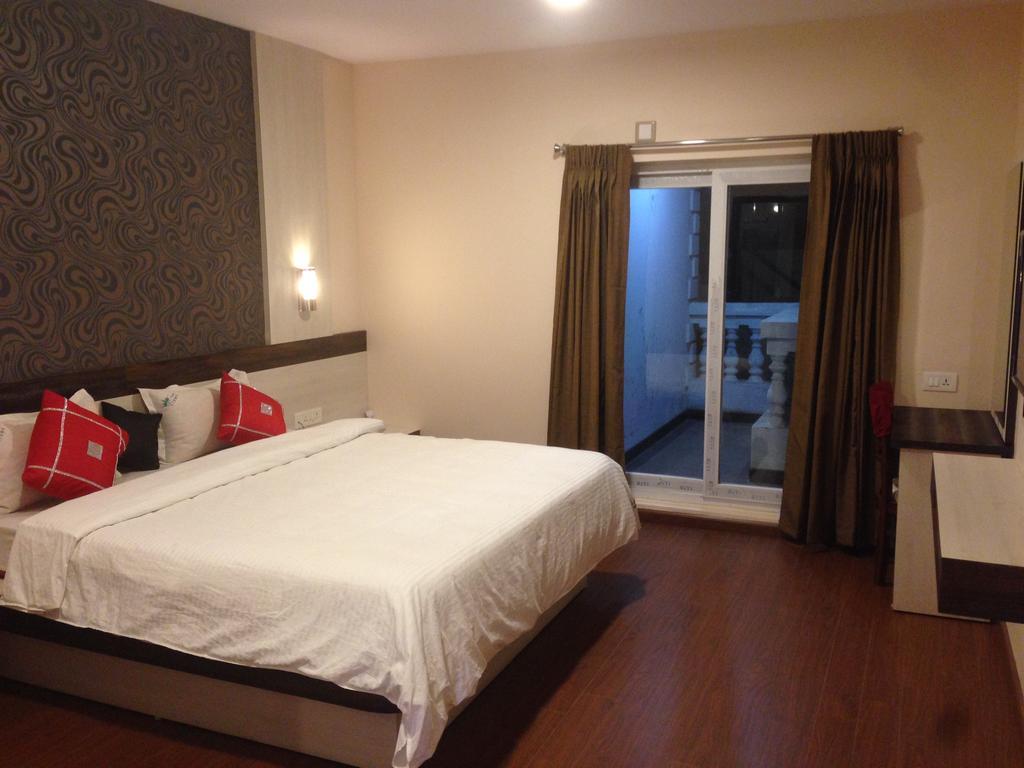 The Majestic Crown Hotel 2*