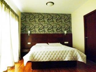 The Majestic Crown Hotel 2*