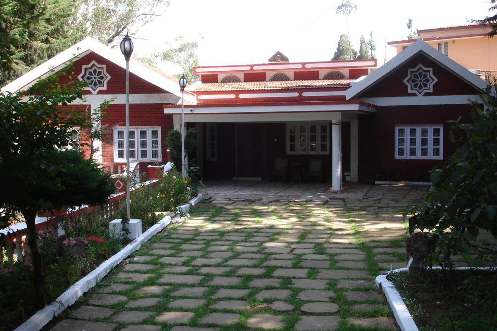 The Red House 3*