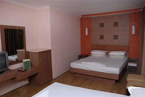 Maneck Residency Hotel Ooty
