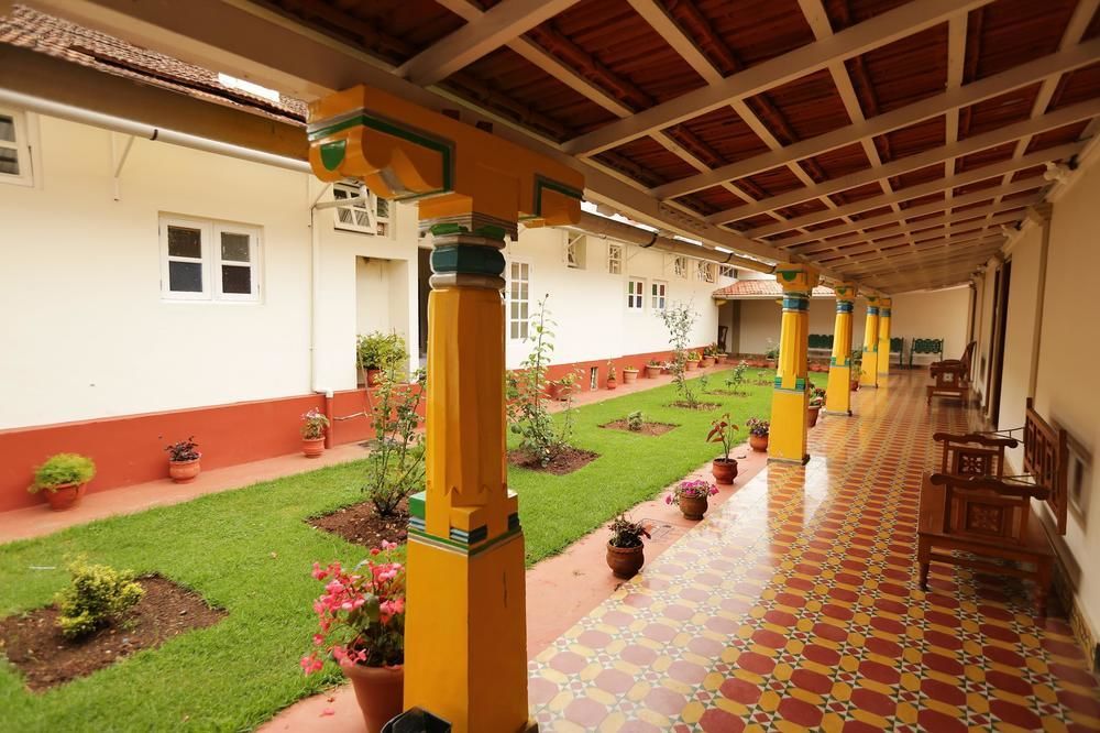 Hotel Oyo Premium Heritage Charing Cross 3*