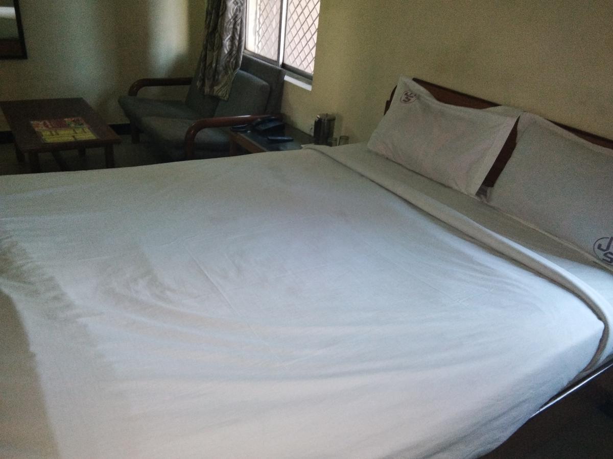 Jaysanthi Hotel *