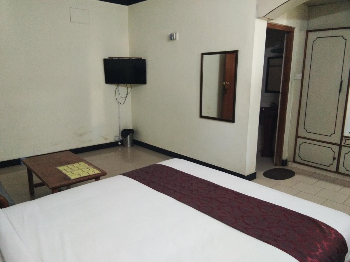 Hotel Jaysanthi *