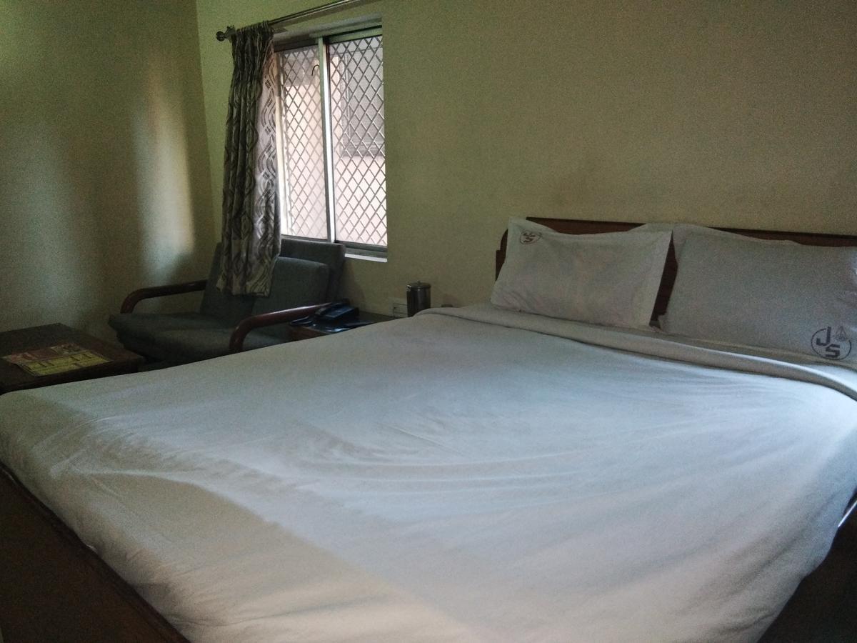 Jaysanthi Hotel *