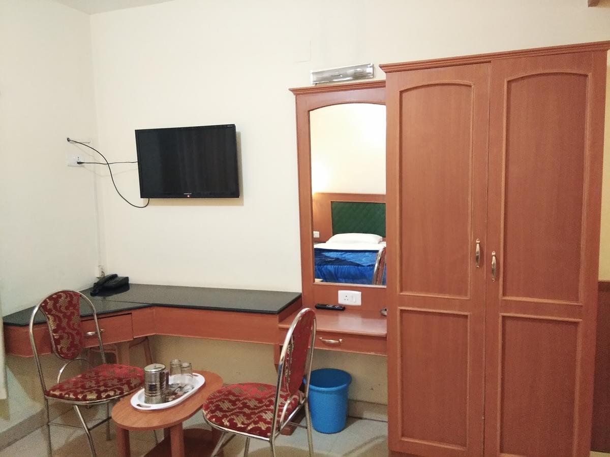 Hotel Hornbill Residency *