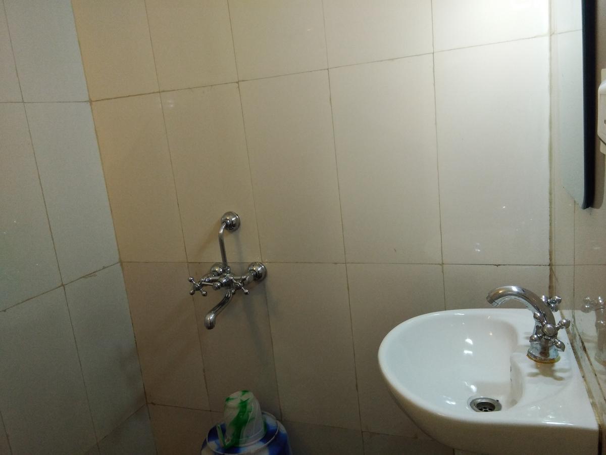 Hotel Hornbill Residency *