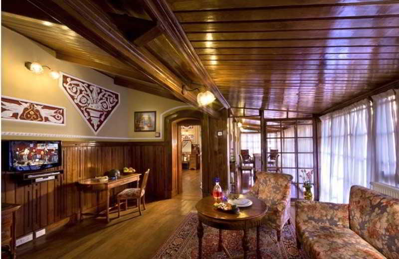 Hotel Welcomheritage Fernhills Royal Palace