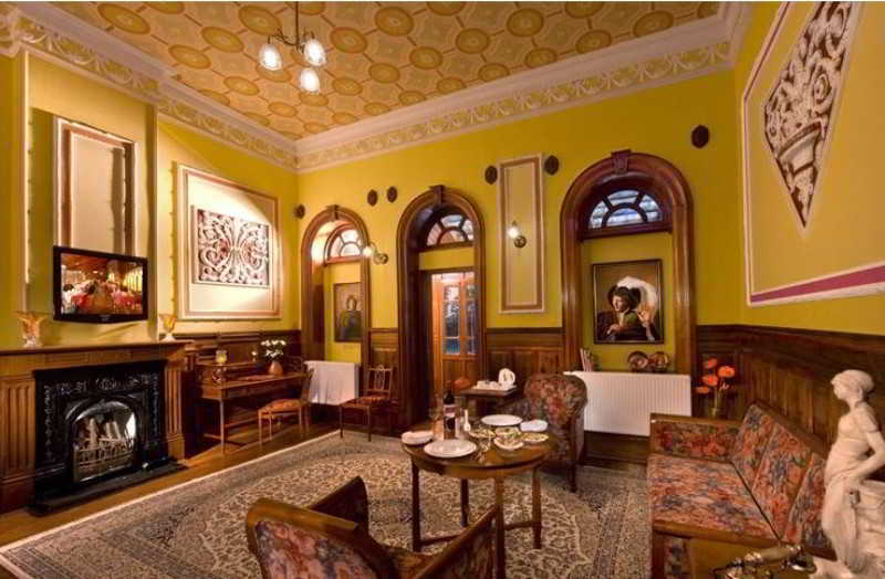 Hotel Welcomheritage Fernhills Royal Palace Ooty