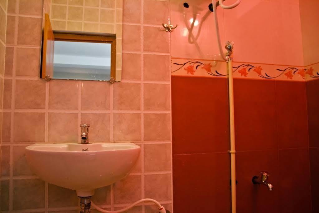 Apple Residency Hotel 2*