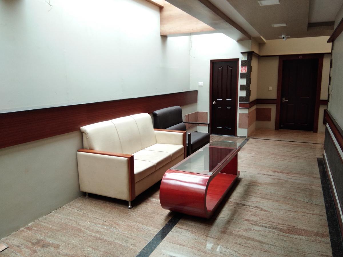 Sarkar Palace Hotel *