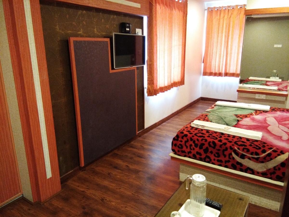 Sarkar Palace Hotel