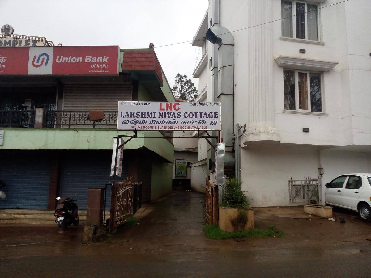 Lakshmi Nivas Resort *
