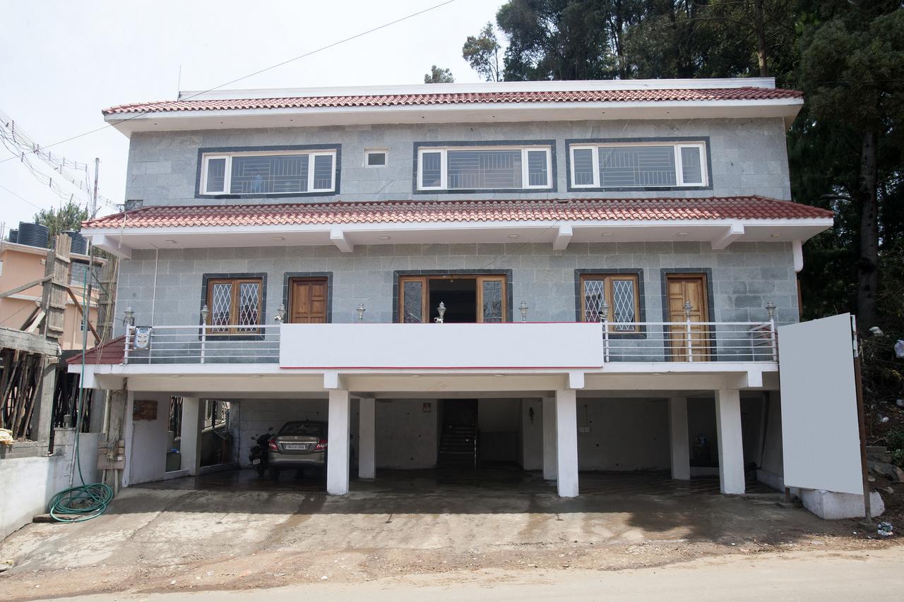 Oyo 8715 Nakshatra Grand 3*