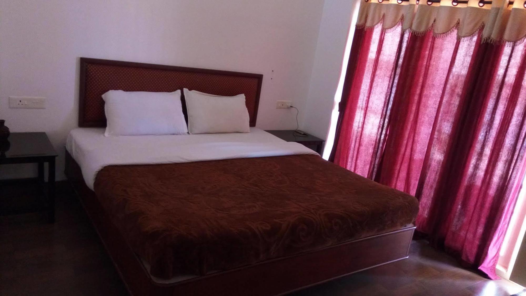 Lagana Silent Valley Hotel 2*