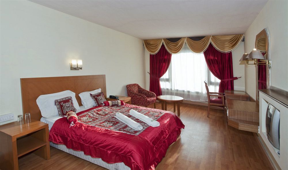 Hotel Fabhotel Khems Shoram Palace Road 3*