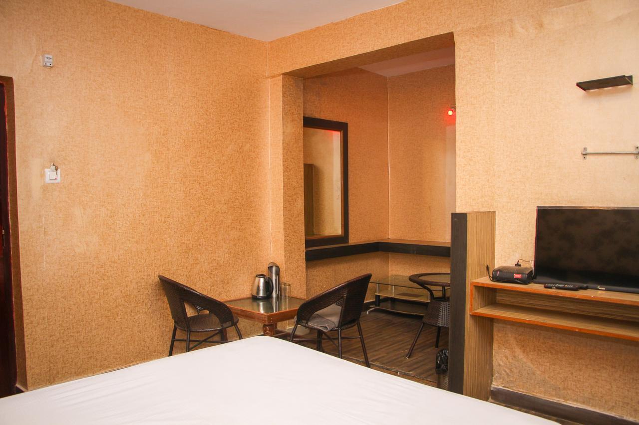 Hotel Desanthosh Residency