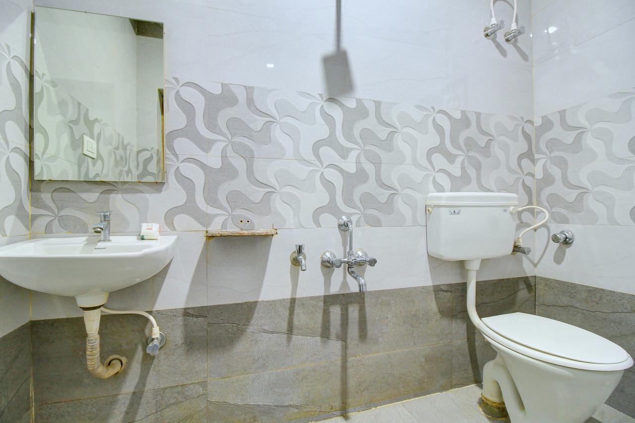 Hotel Oyo 8715 Nakshatra Grand Ooty