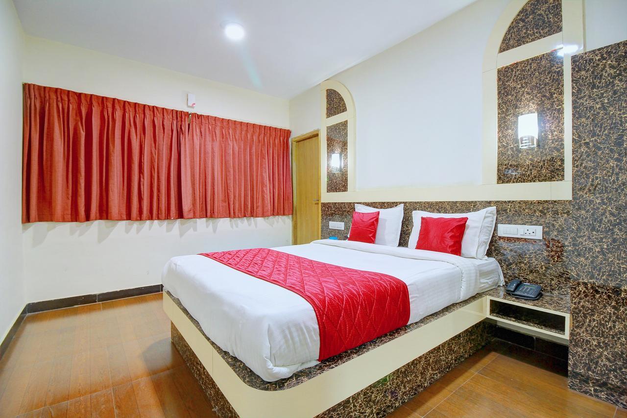 Hotel Oyo 8715 Nakshatra Grand