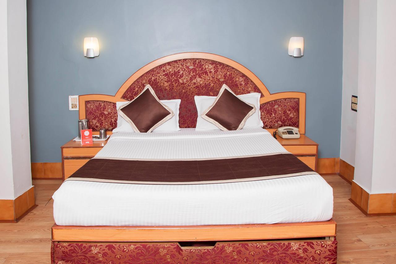Oyo 10068 Rathna Hotel 3*