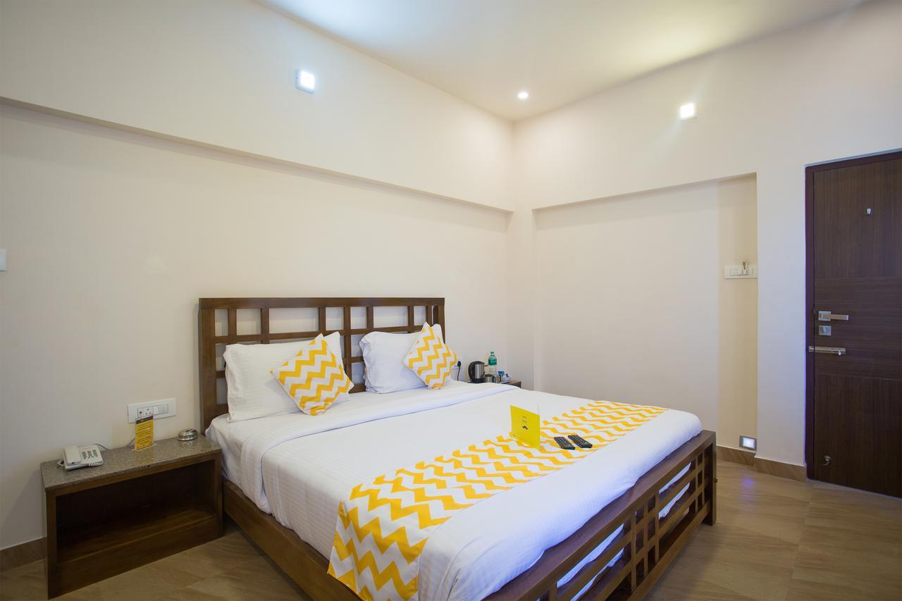 Hotel Fabhotel Srj's Thaneesh Southwick