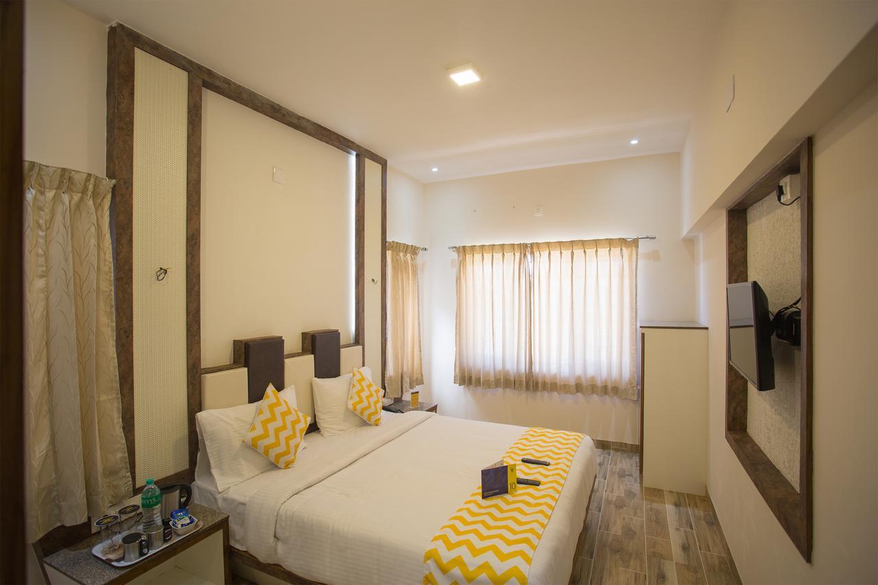 Hotel Fabhotel Srj's Thaneesh Southwick