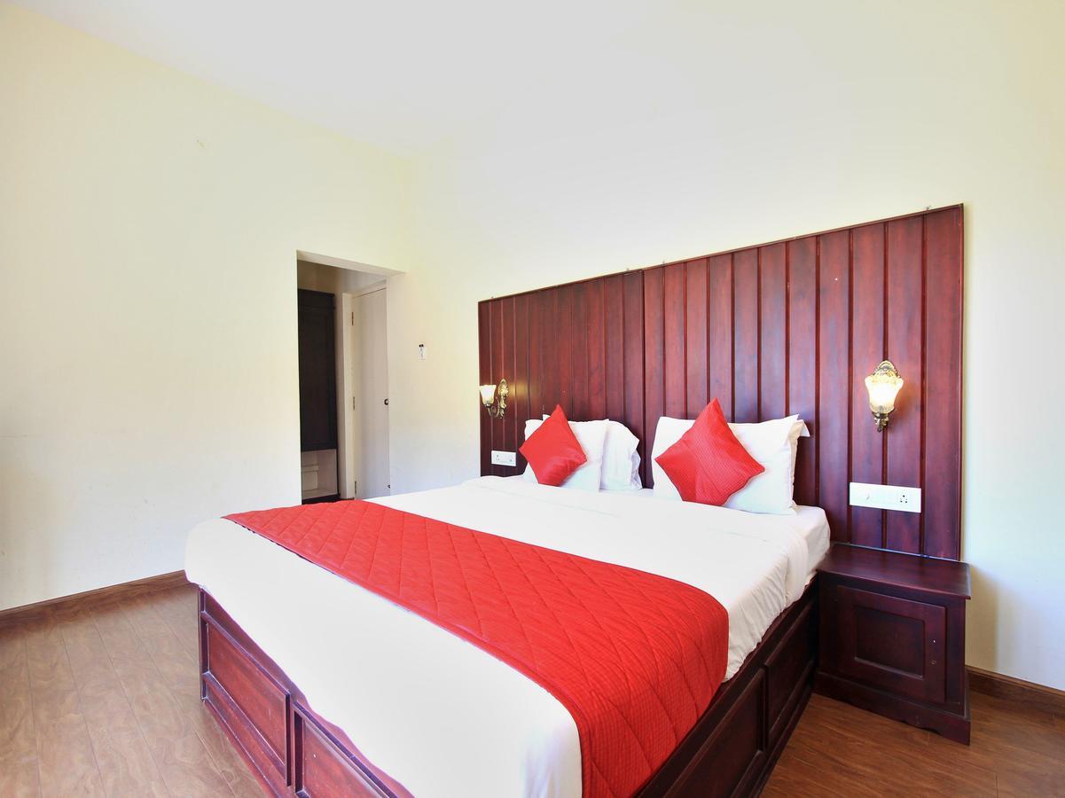 Oyo 5021 Golden Springs Hotel 2*