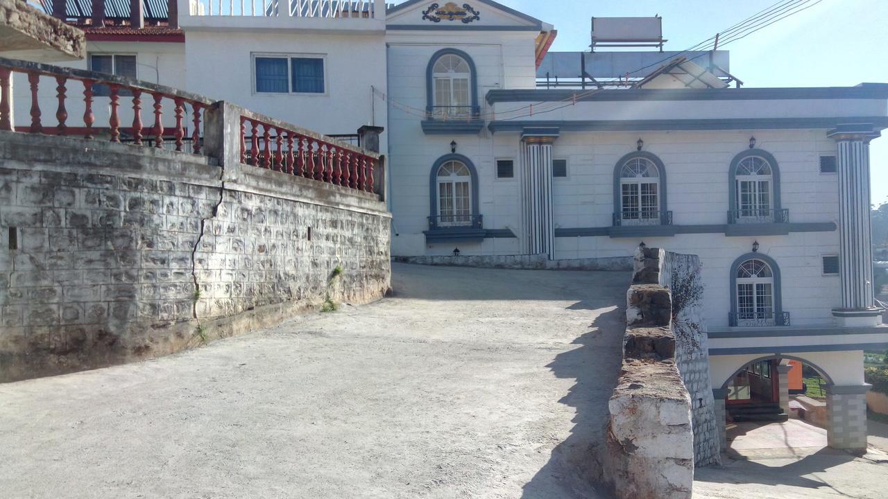 Vasantham Palace *