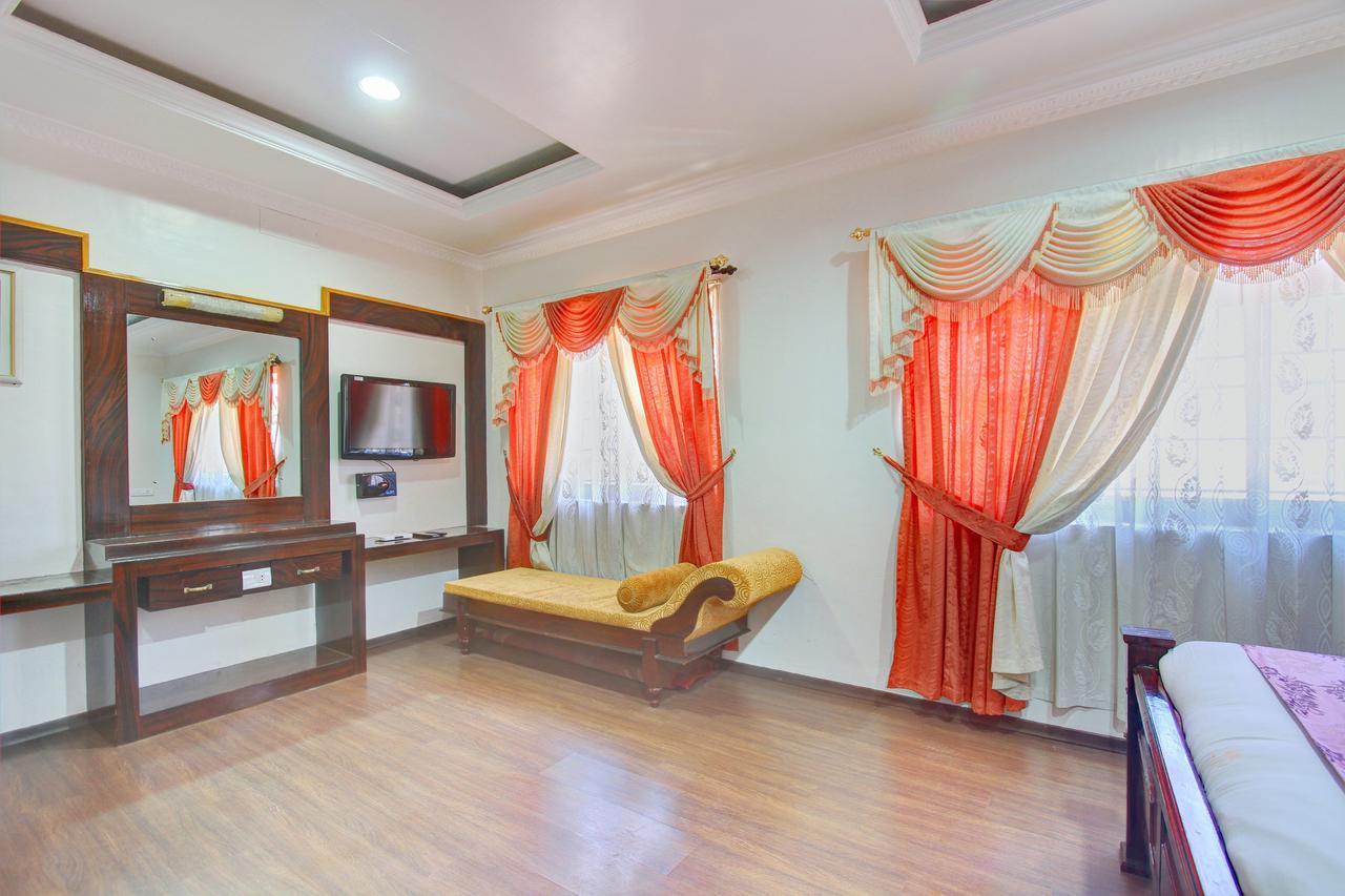 Hotel Oyo 1353 The Surya Village 3*