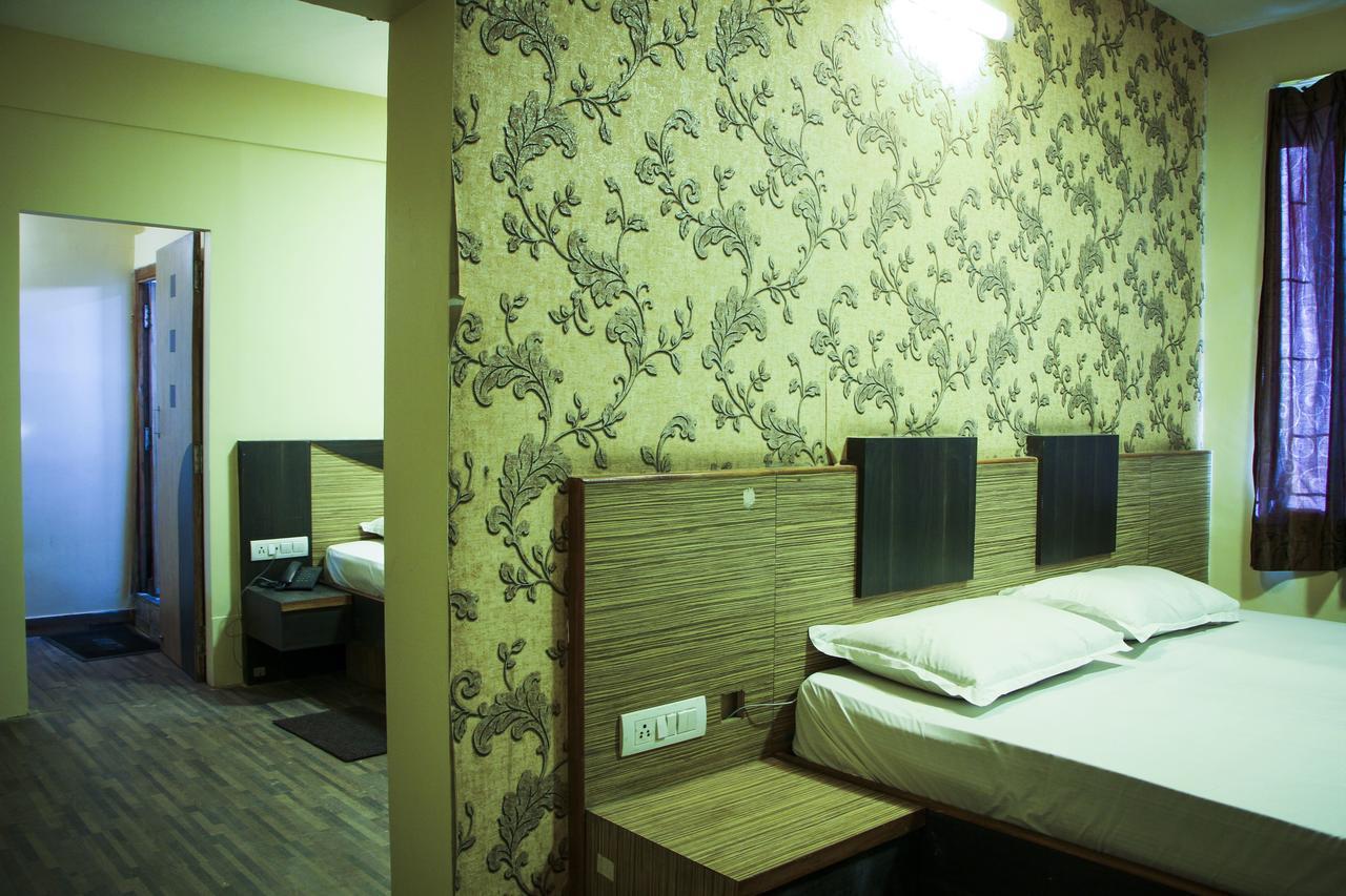 Hotel Desanthosh Residency 3*