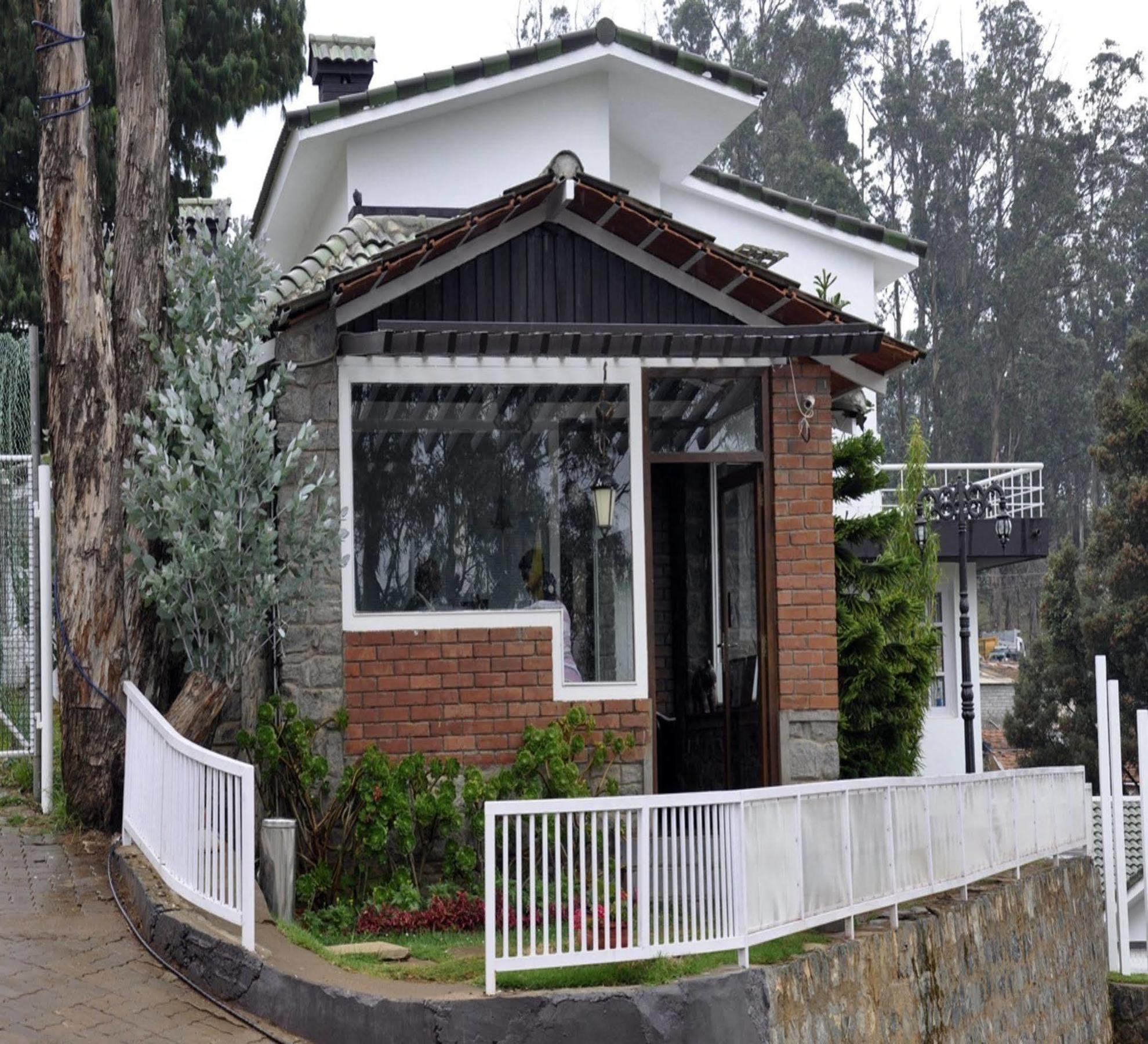 Sabol Hotel Ooty