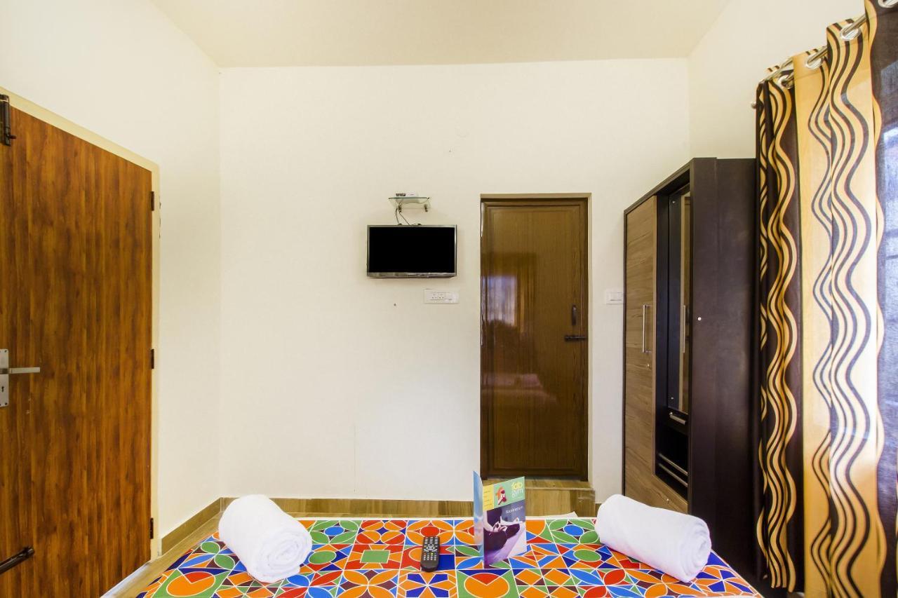 Fabexpress Grand Castle Hill - - 800m Hotel