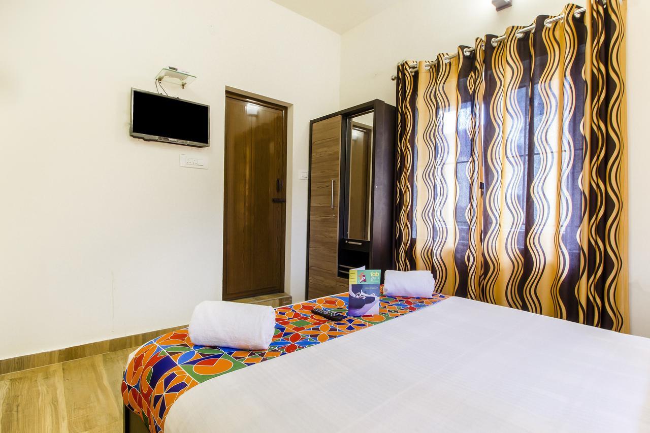 Fabexpress Grand Castle Hill - - 800m Hotel