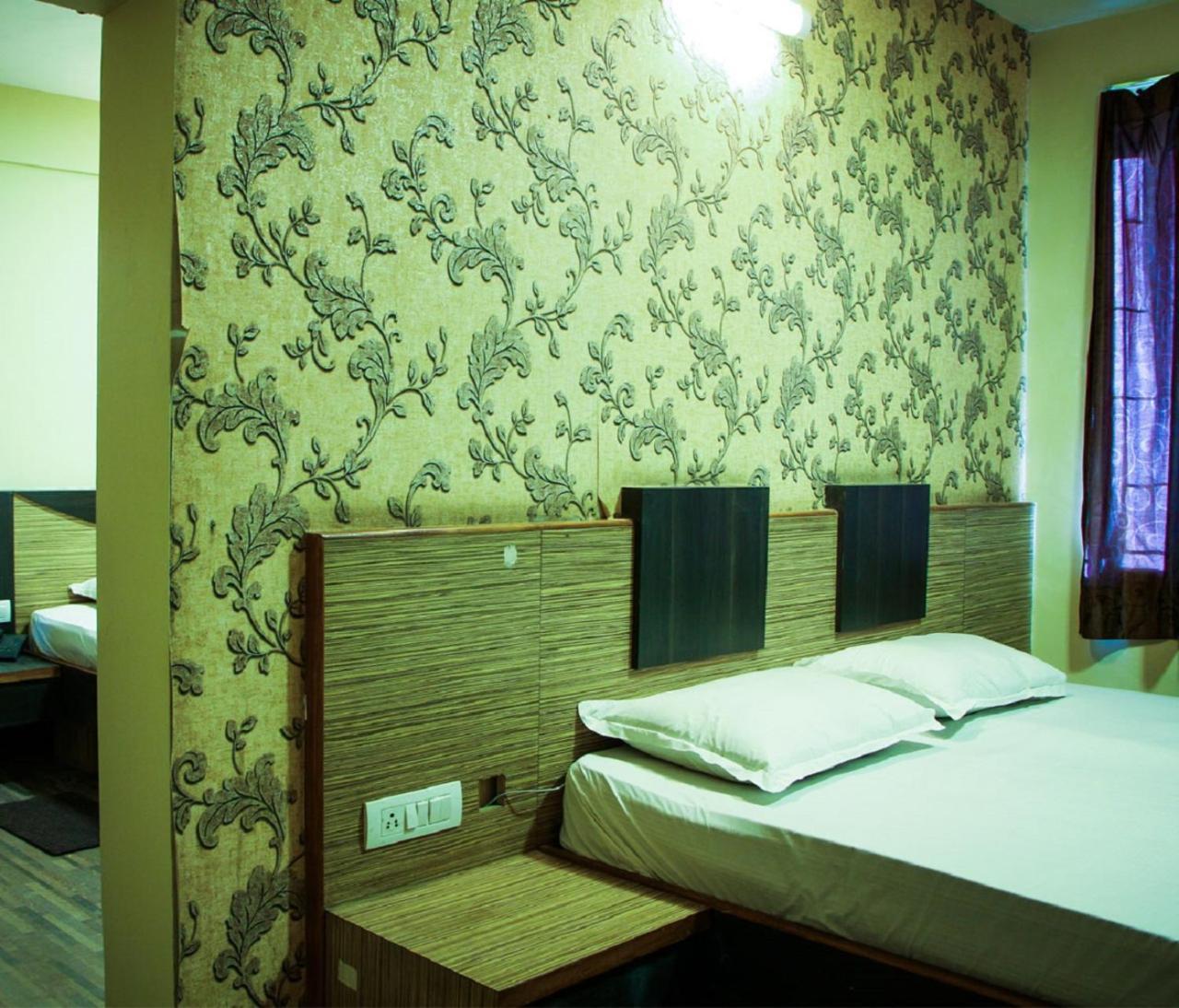 Desanthosh Residency 3*