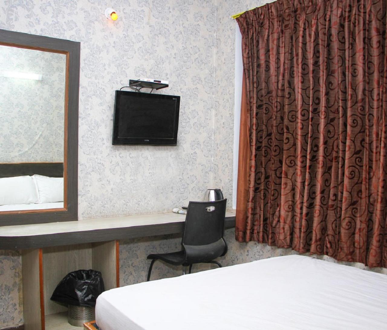 Hotel Desanthosh Residency Ooty