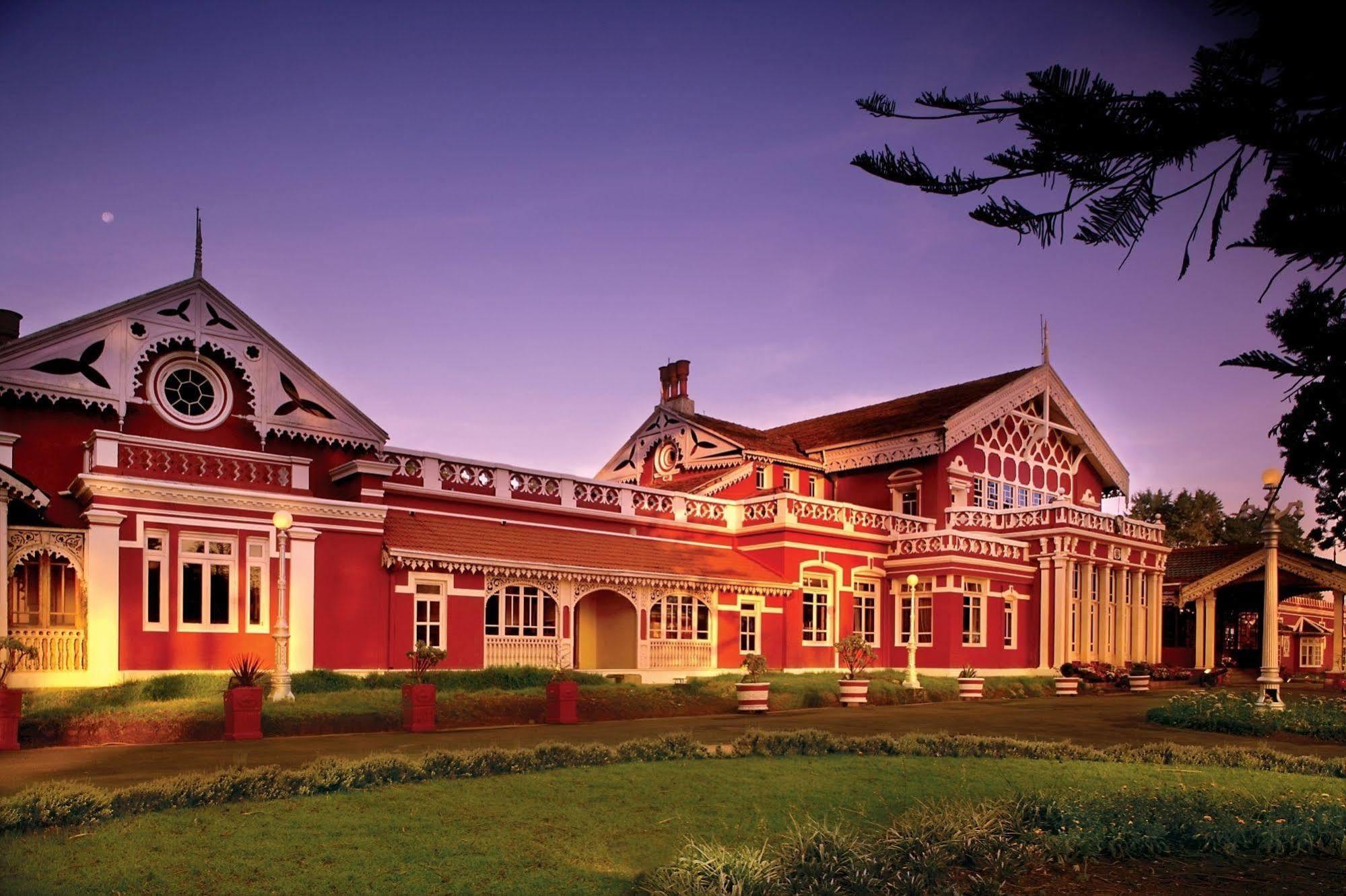 Welcomheritage Fernhills Royal Palace Hotel