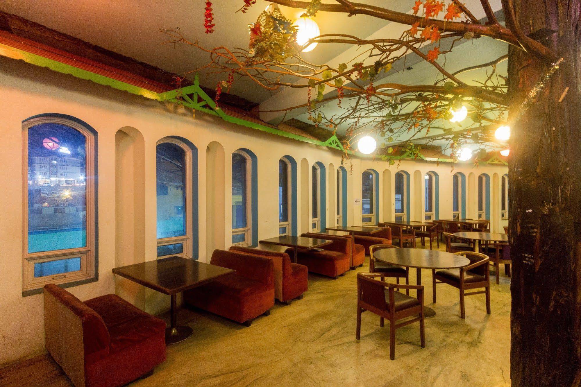 Hotel Fabhotel Khems Shoram Palace Road