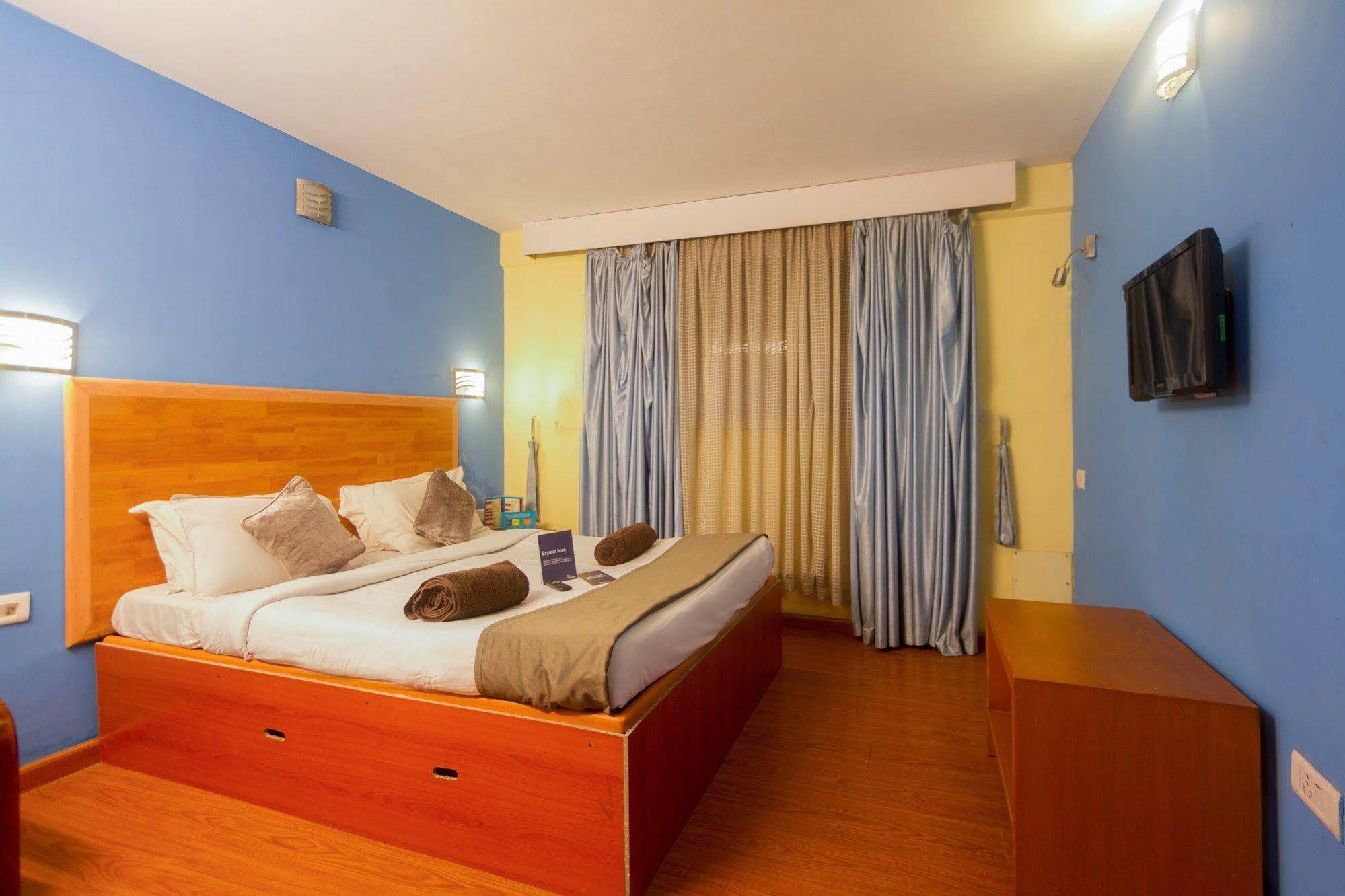 Hotel Fabhotel Khems Shoram Palace Road