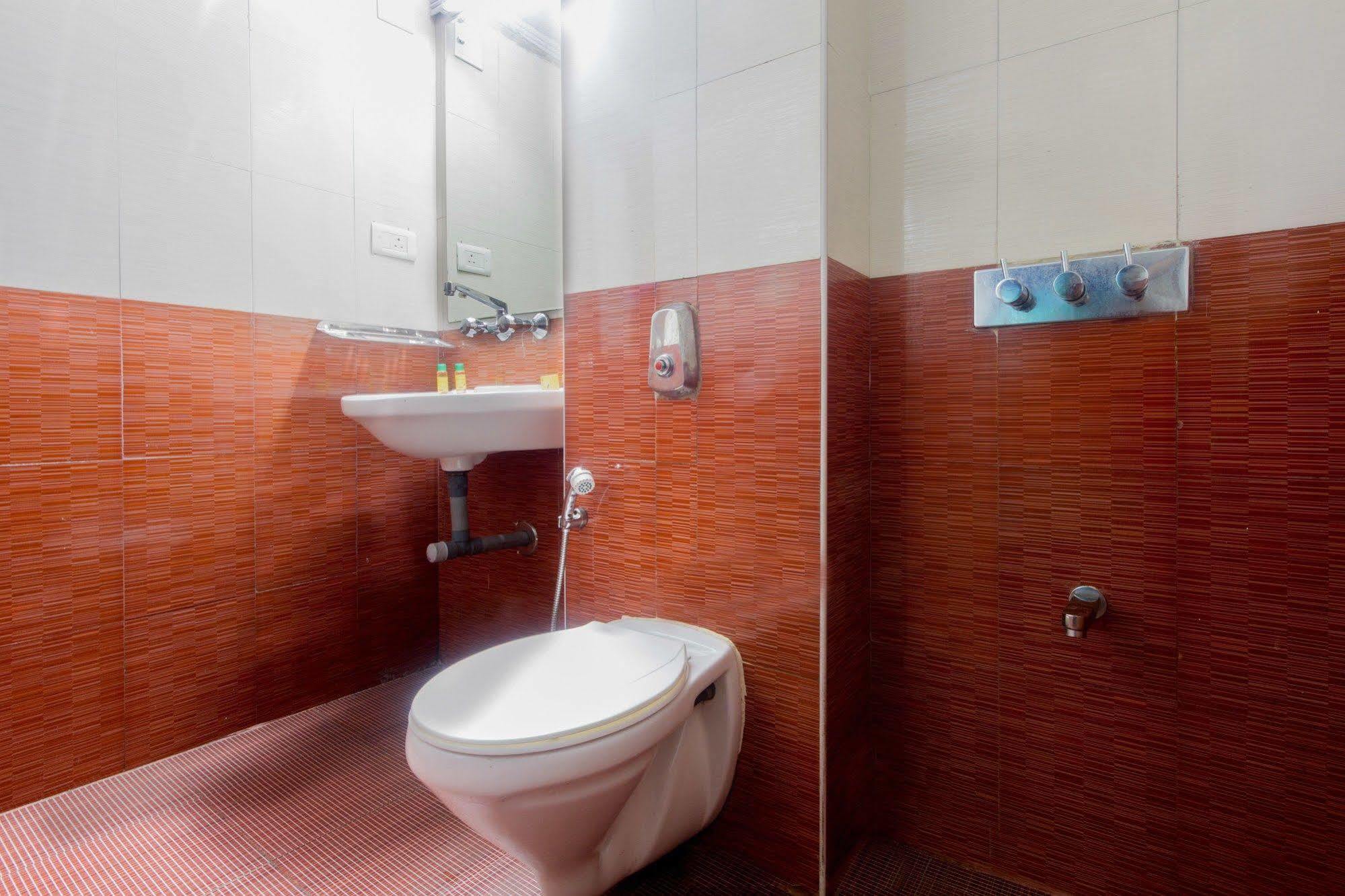 Fabhotel Khems Shoram Palace Road 3*