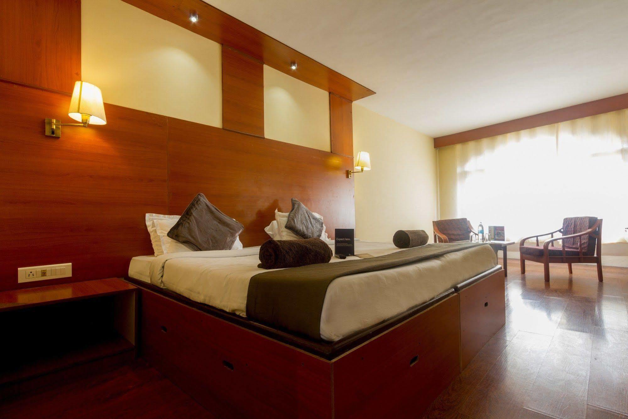 Hotel Fabhotel Khems Shoram Palace Road