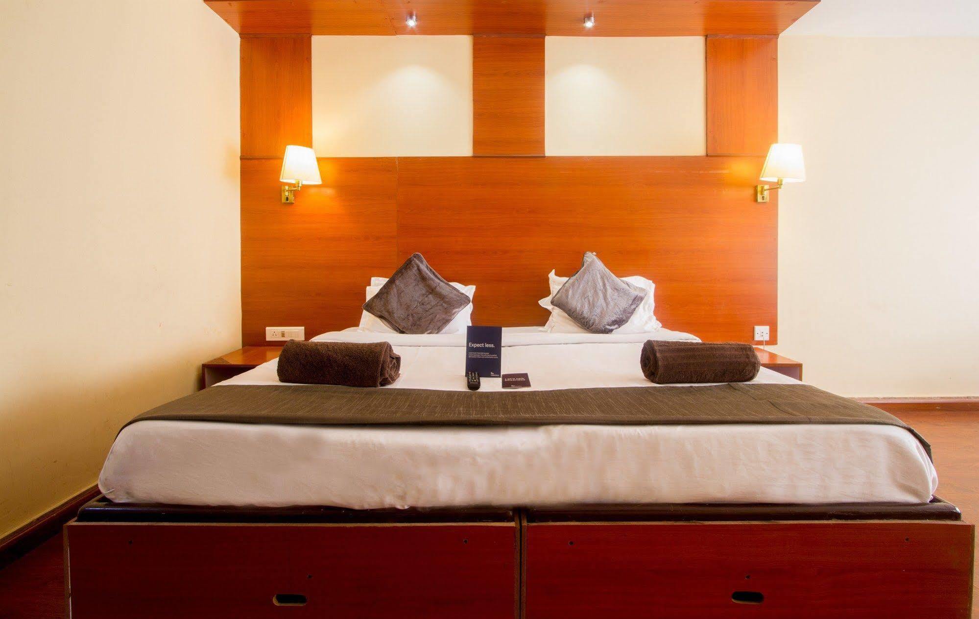 Fabhotel Khems Shoram Palace Road 3*