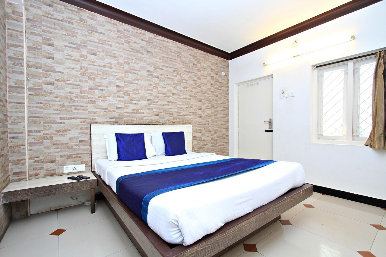 Pratham International Hotel 3*