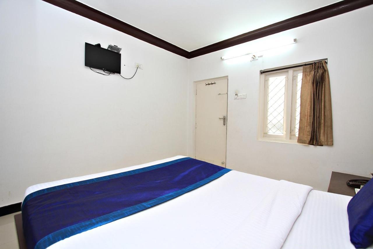 Pratham International Hotel 3*