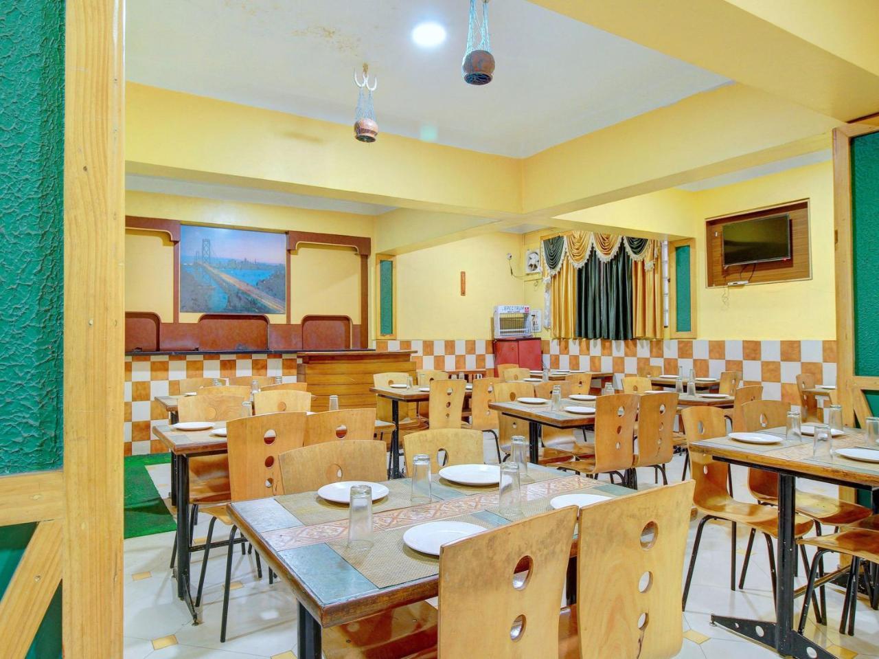 Oyo 10068 Rathna Hotel Ooty