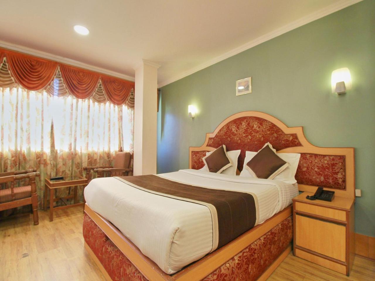 Hotel Oyo 10068 Rathna