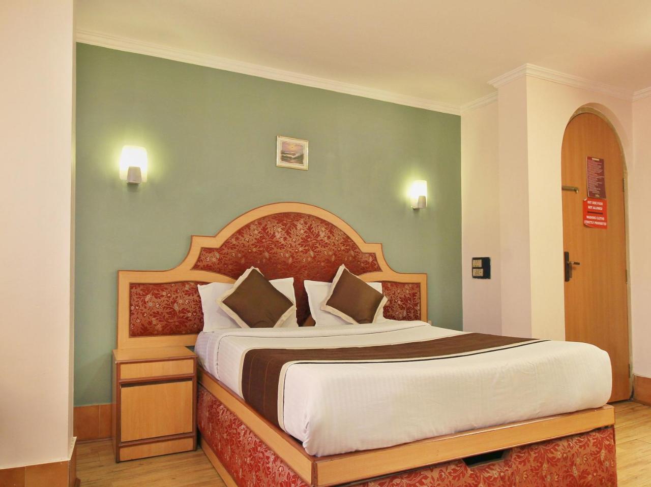 Oyo 10068 Rathna Hotel Ooty