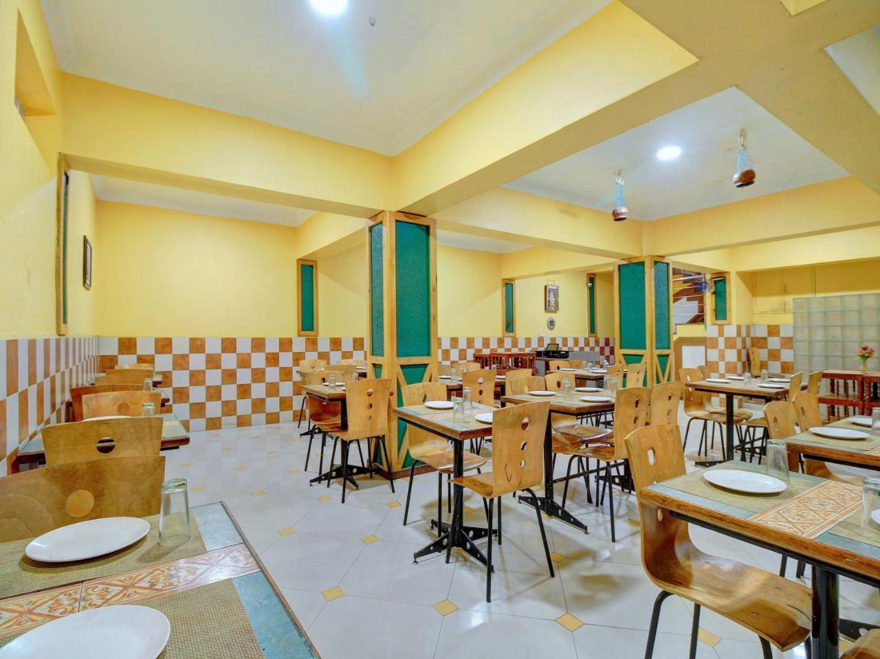 Oyo 10068 Rathna