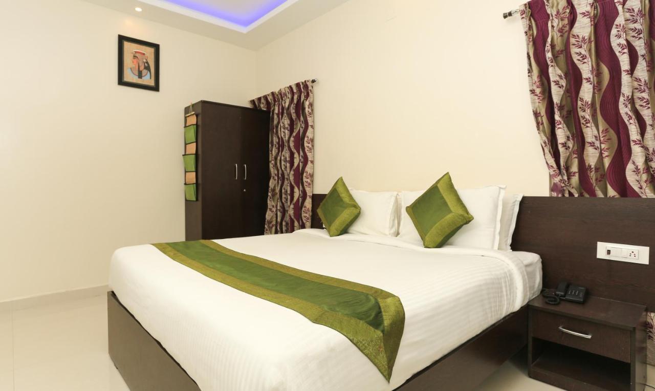 Treebo Light House, 900 Mtrs From Botanical Garden Hotel 3*